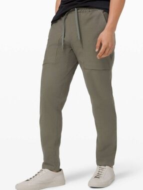 Lululemon Bowline Pant *Utilitech. 30" Inseam. Grey Sage. Men Size XS.